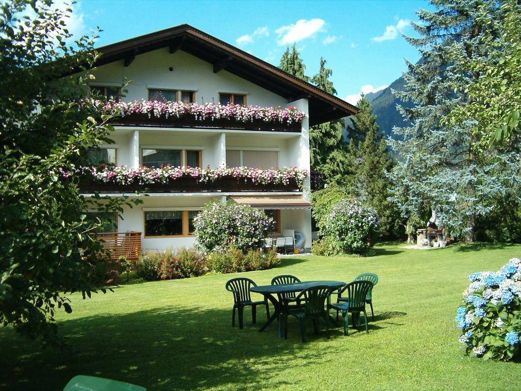 Gaestehaus Ahornblick Mayrhofen Buitenkant foto