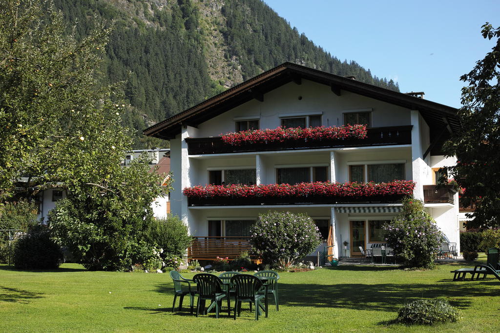 Gaestehaus Ahornblick Mayrhofen Buitenkant foto
