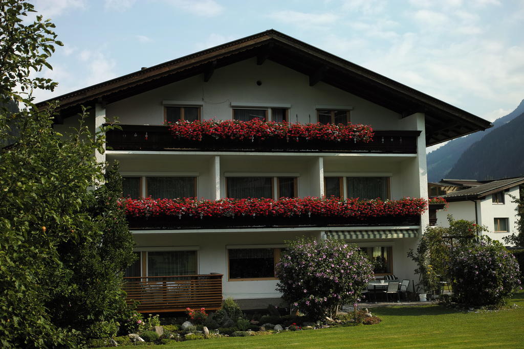 Gaestehaus Ahornblick Mayrhofen Buitenkant foto